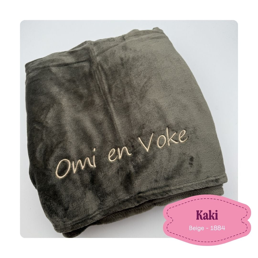 fleece deken geborduurd met de tekst omi en voke, een mega schattig cadeau voor de oma's of mamas