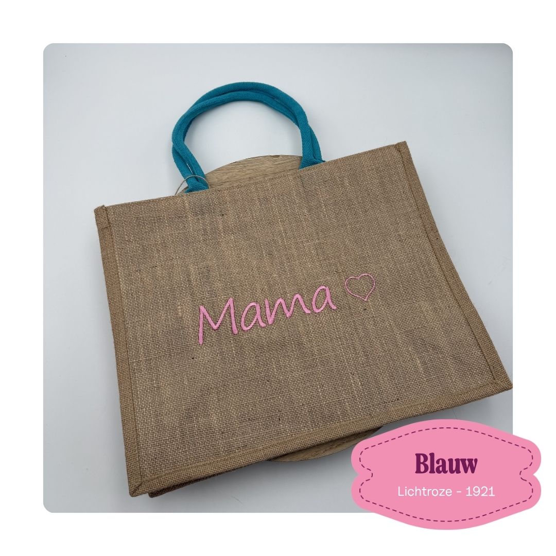 jute tas met blauw hengels geborduurd met de tekst mama, ideaal moederdagcadeau