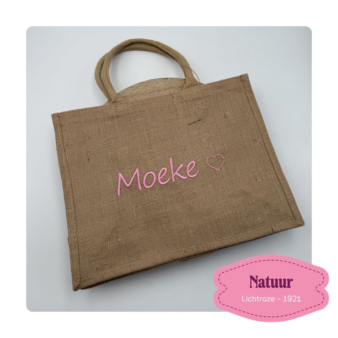 jute tas geborduurd met de tekst moeke, ideaal cadeau voor de oma
