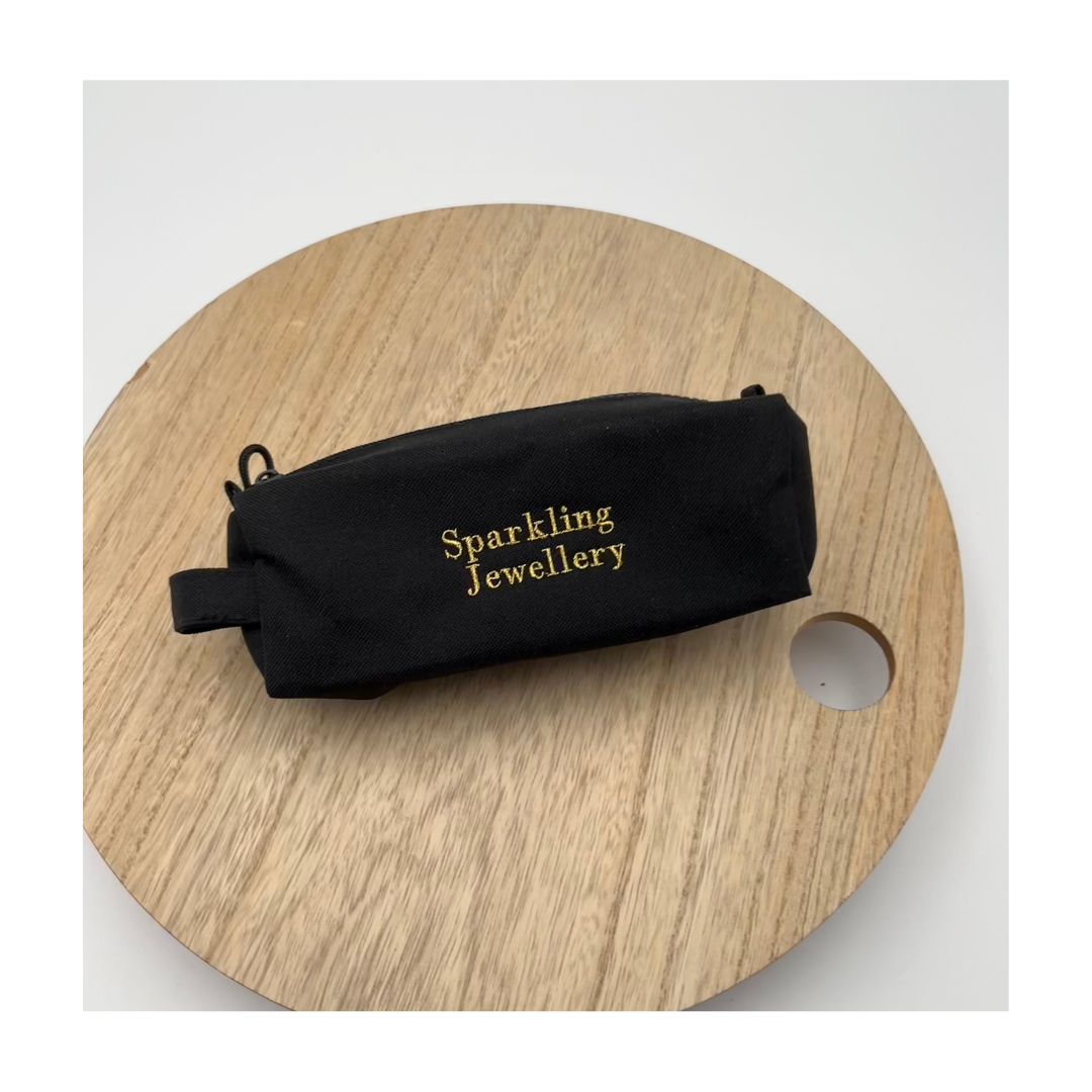 Zwarte pennenzak met geborduurde naam – origineel cadeau voor school of werk