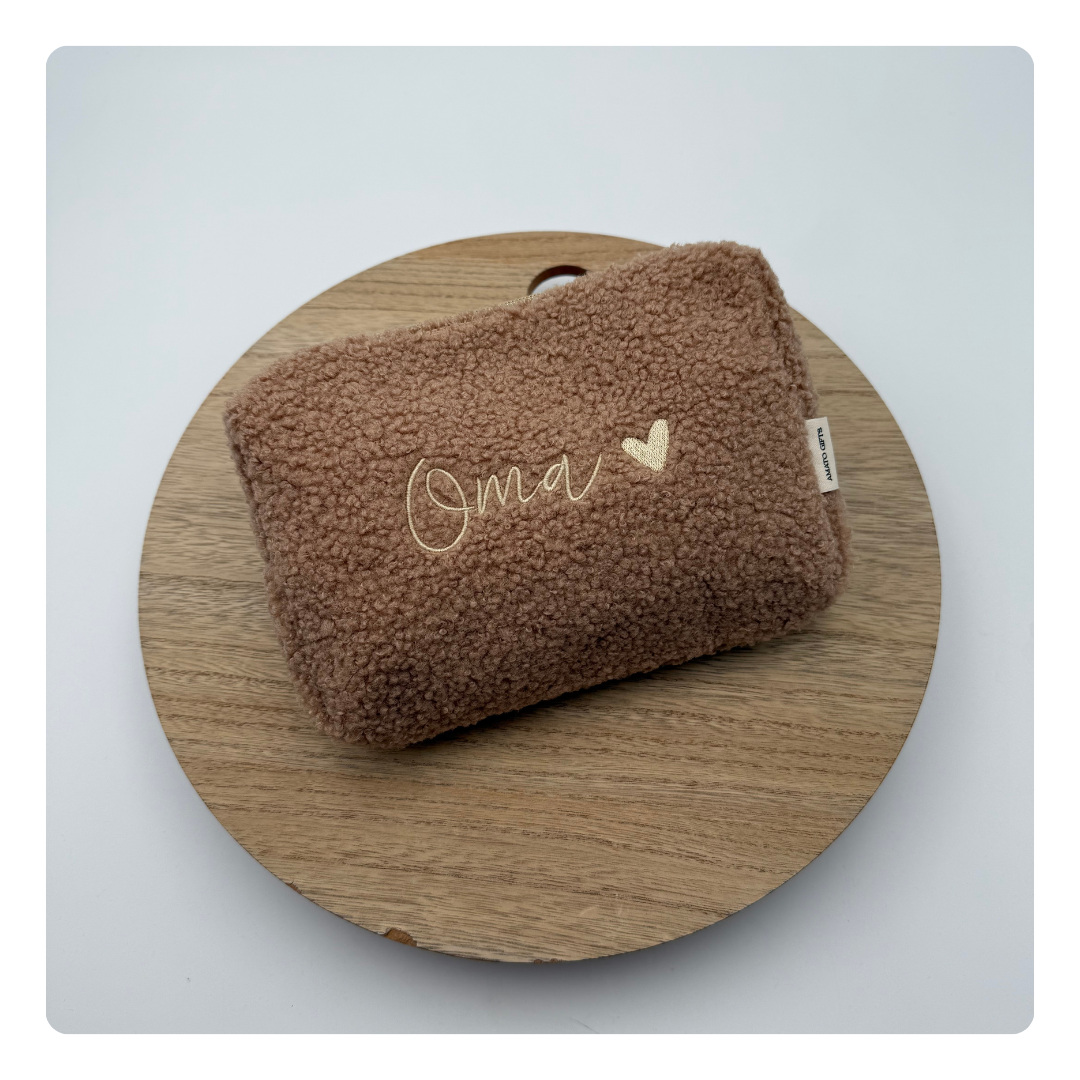 teddy toilettas geborduurd oma