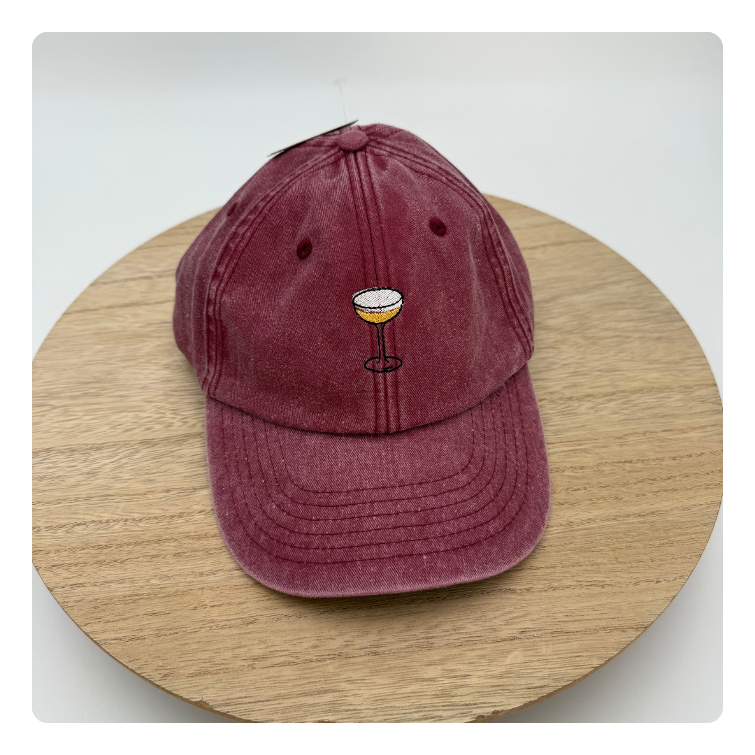 Vintage pet met borduring cocktail – perfect cadeau voor cocktail lovers”