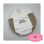 witte babyromper geborduurd met tekst papa's favoriet ideaal als geboortegeschenk
