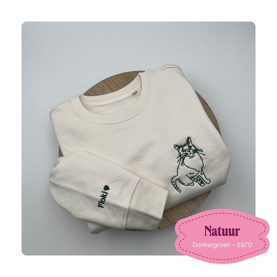Geborduurd unisex sweater naturel kleur met persoonlijk borduurwerk van een kat, MBroidery
