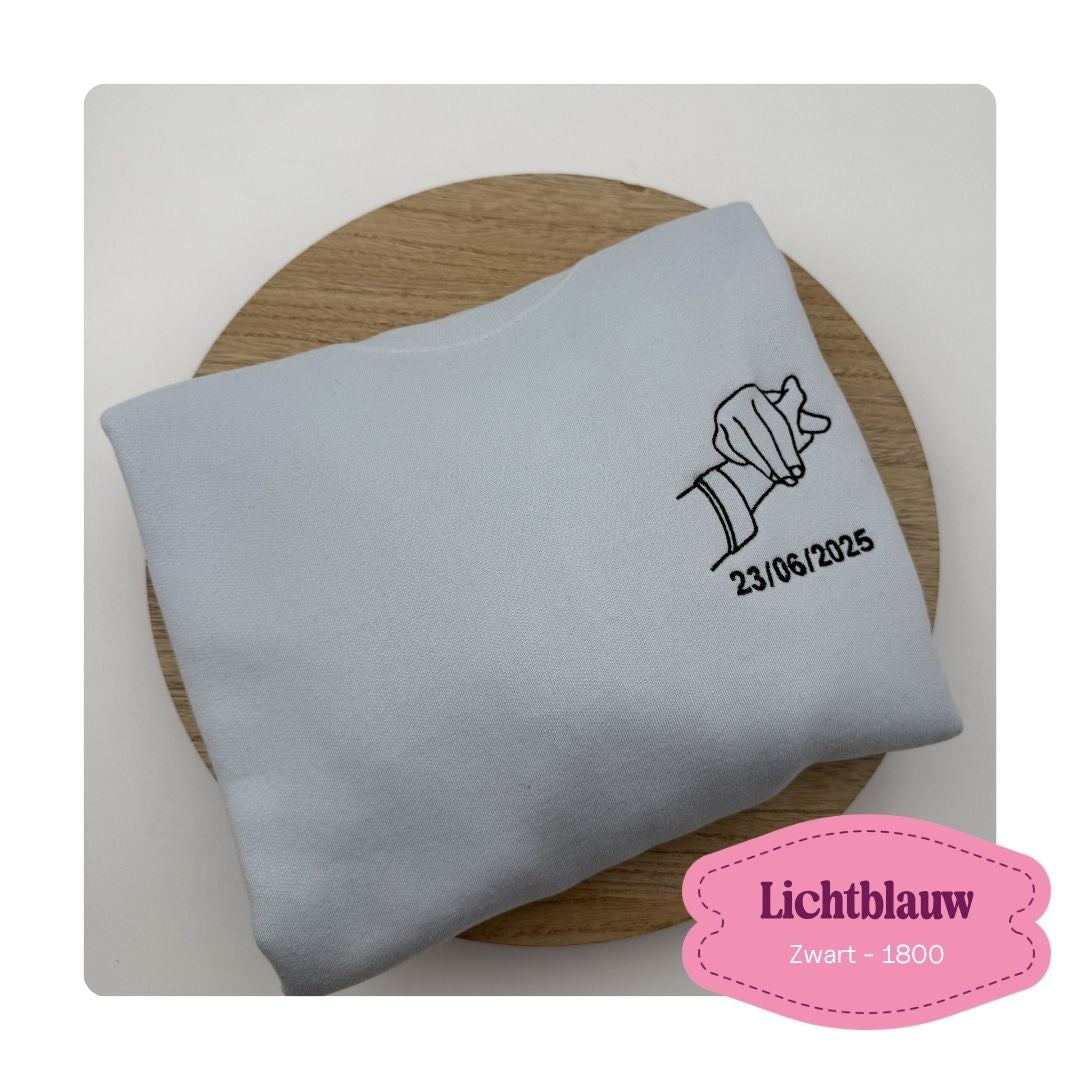 Lichtblauwe gepersonaliseerde geborduurde sweater op maat, aandenken aan overleden persoon MBroidery"