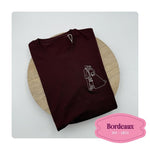 t-shirt bordeaux geborduurd met op de borst een trouwfoto omrand als lijntekening