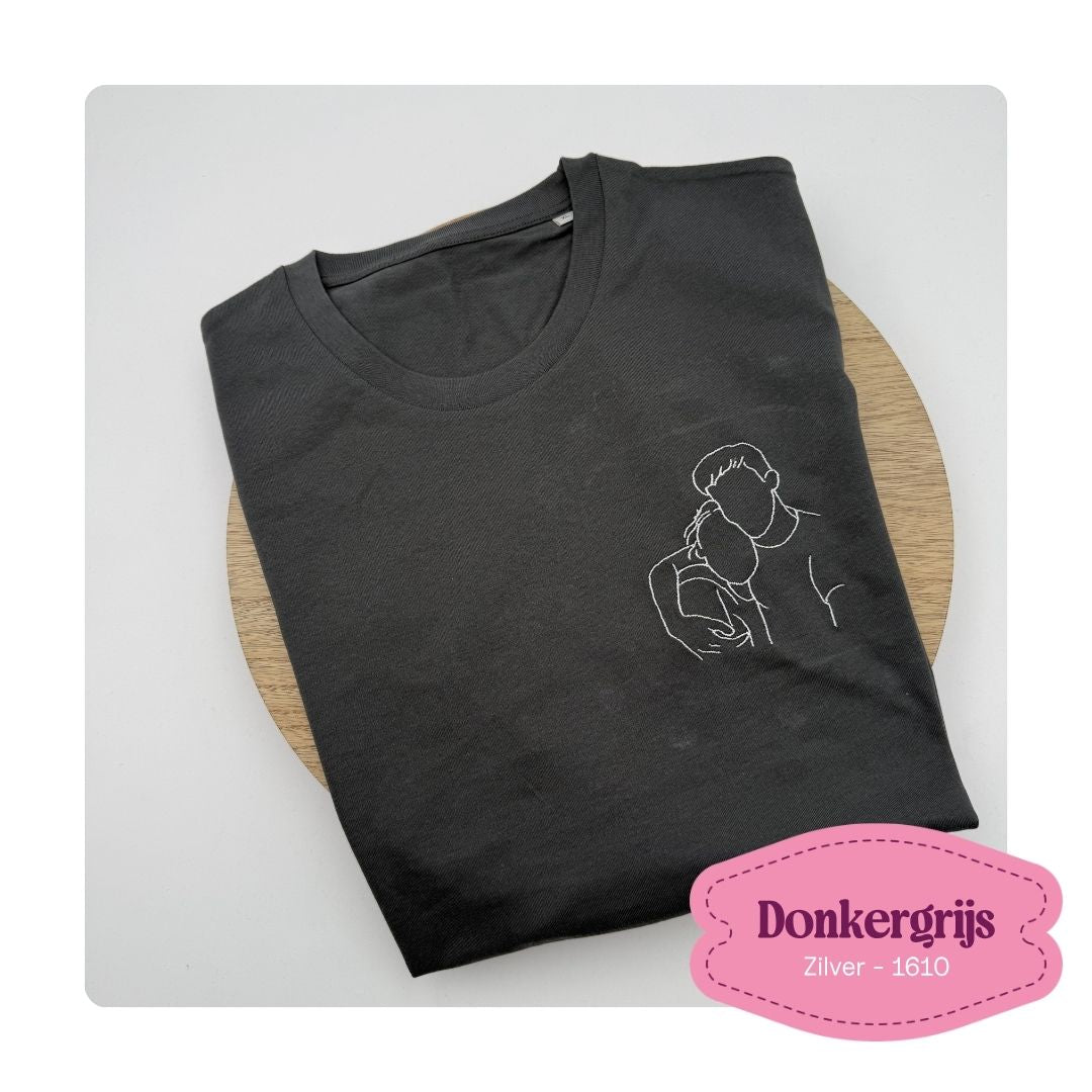 unisex t-shirt geborduurd met op de borst een line art van een foto geborduurd in zilveren draad