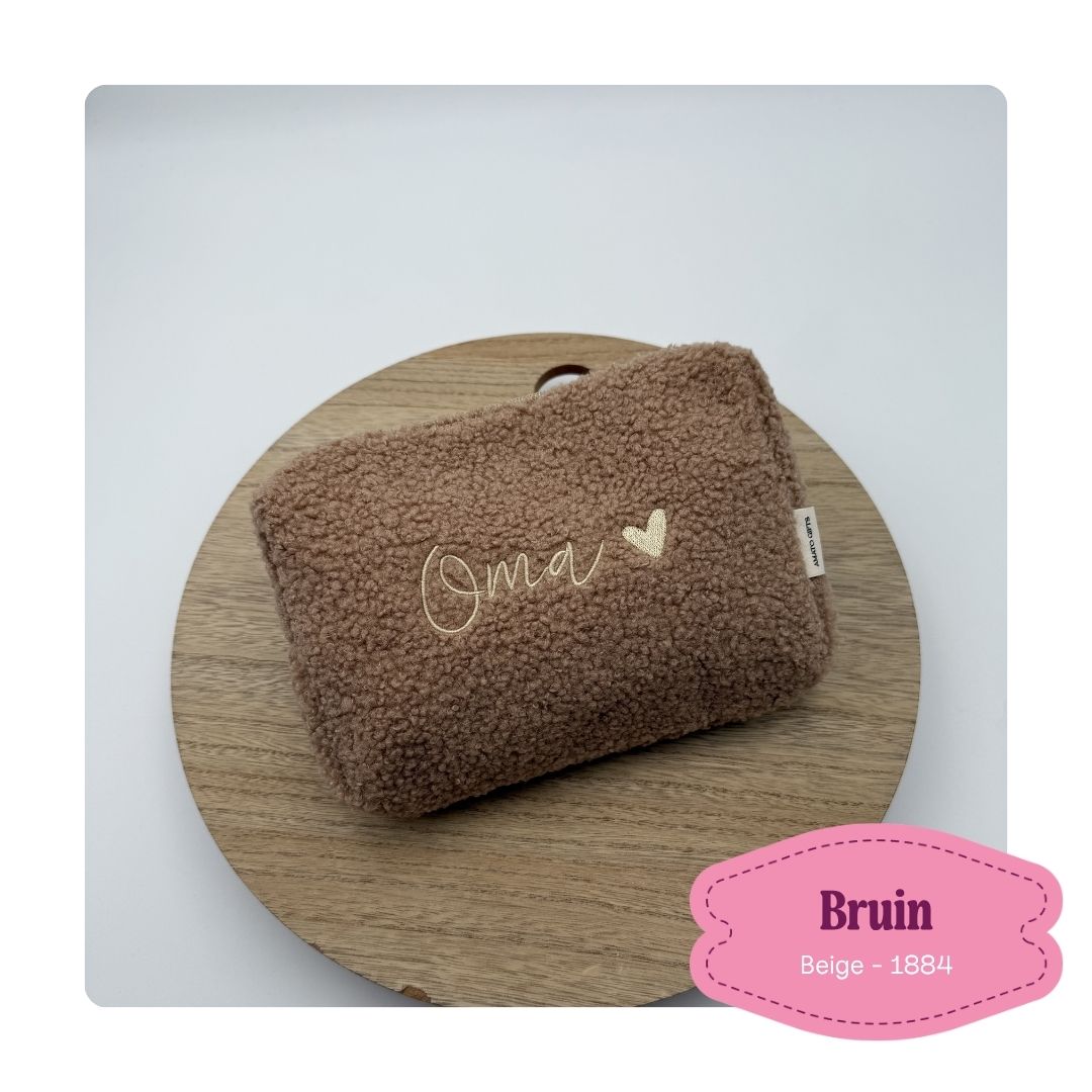 bruine teddy toilettas geborduurd met tekst oma en hartje