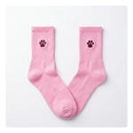 roze sportsokken met geborduurd hondenpootje detail